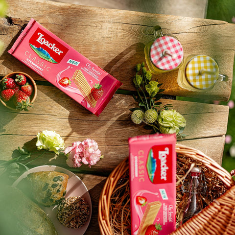 3x Loacker Wafer Classic Fragola Waffles filled with strawberry cream, 175 g